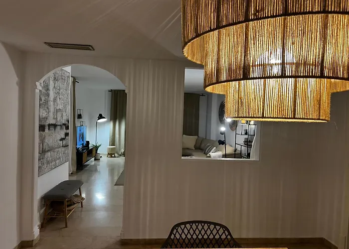 Διαμέρισμα Impeccable Large With Immense Terrace And Private Garden Overlooking The Mountain, Featuring 2 Bedrooms And Sleeping Up To 4 Guests Located 100 Meters From Plaza Maestranza