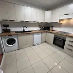 Impeccable Large With Immense Terrace And Private Garden Overlooking The Mountain, Featuring 2 Bedrooms And Sleeping Up To 4 Guests Located 100 Meters From Plaza Maestranza * מארבלה