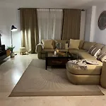 Impeccable Large With Immense Terrace And Private Garden Overlooking The Mountain, Featuring 2 Bedrooms And Sleeping Up To 4 Guests Located 100 Meters From Plaza Maestranza * מארבלה