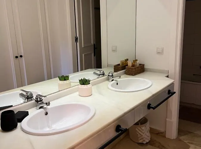شقة Impeccable Large With Immense Terrace And Private Garden Overlooking The Mountain, Featuring 2 Bedrooms And Sleeping Up To 4 Guests Located 100 Meters From Plaza Maestranza ماربيا