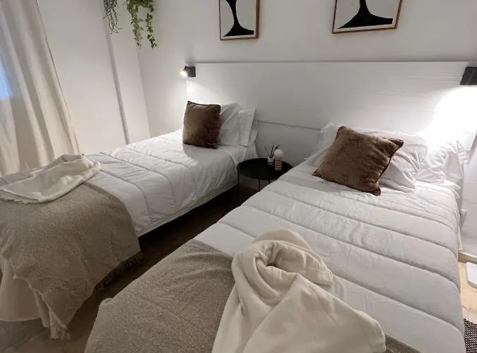 Impeccable Large With Immense Terrace And Private Garden Overlooking The Mountain, Featuring 2 Bedrooms And Sleeping Up To 4 Guests Located 100 Meters From Plaza Maestranza شقة ماربيا